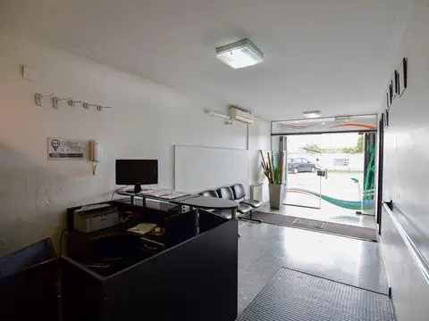 Local en Venta en Los Hornos, USD 142.000