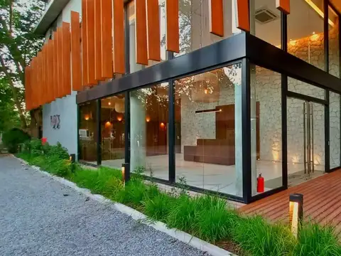 COCHERA COMERCIAL :: THAYS PARQUE LELOIR :: CON RENTA