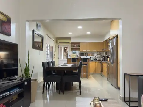 Casa en venta 3 dormitorios Quincho Parrilla Pileta Garage cubierto Garin-Centro