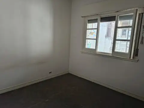 PH EN 1ER PISO AL FRENTE CON JARDIN COMUN (COMPARTIDO)