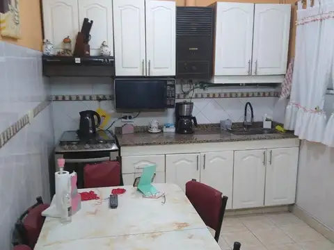 CASA EN ESQ  3 AMB CON SALON DE BAILE PROFESIONAL  Y TALLER
