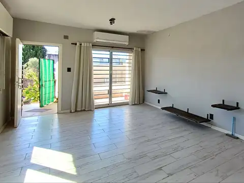 Depto Tipo Casa 3 ambientes con 1 baño