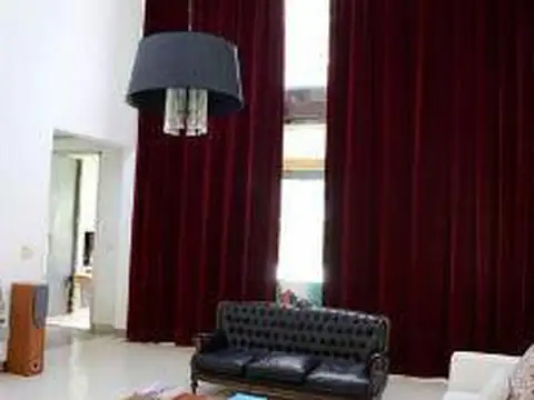 Venta - Casa 5/Cinco Ambientes, Jardín, Pileta - Santa Catalina, Villanueva