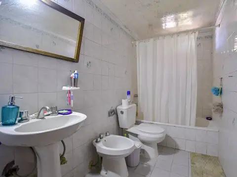 CASA EN VENTA HERNANDEZ 4 DORMITORIOS MAS LOCAL