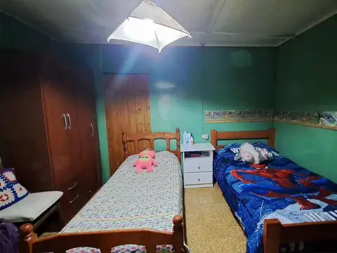 Casa 2 dormitorios con cochera