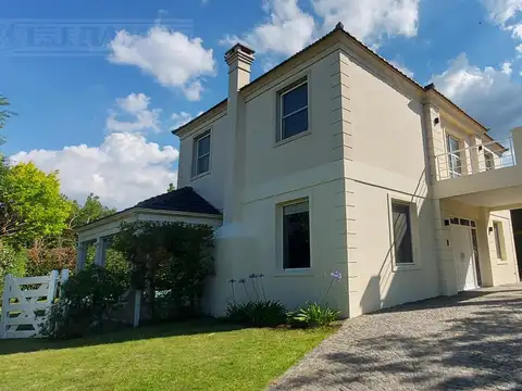 ALQUILER- 3 DORMITORIOS y AREA DE SERVICIO. LOTE INTERNO.