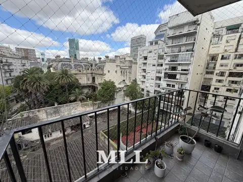 Juncal y Basavilbaso. Semipiso. 8 Piso. Muy Lindo. Contrafrente. Muy Luminoso.  Sup 130 m2.