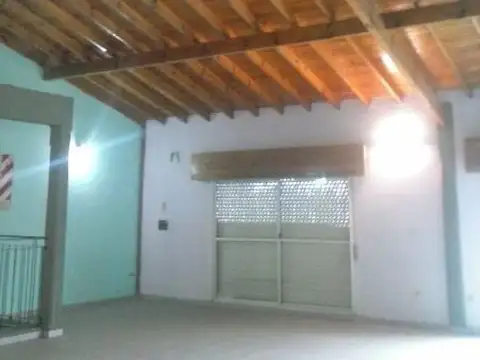 Local en Alquiler en Ricardo Rojas, $ 450.000
