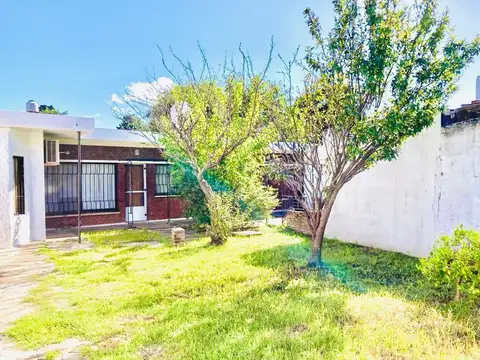 CASA EN VENTA EN BERAZATEGUI  EXCELENTE UBICACIÓN