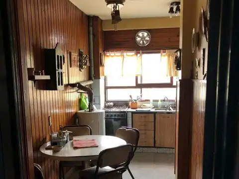 En Venta en Ciudad Jardin Gran Departamento de 4 Ambientes con Balcon Corrido 2do Piso por Escalera