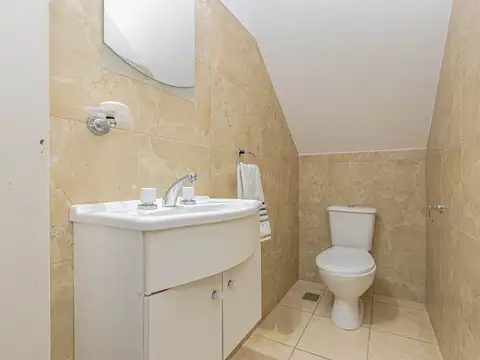 Duplex de 4 ambientes. Cochera y Patio.