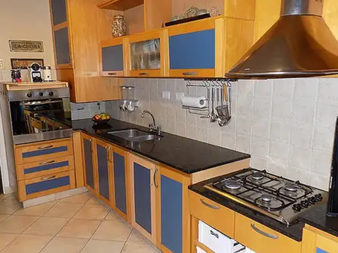 Casa 6 ambientes con 3 baños