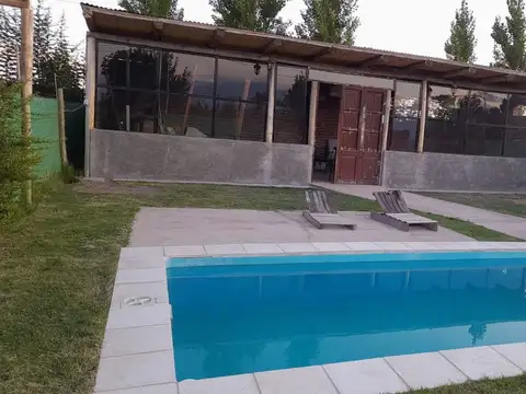 Quincho y pileta en Venta La Consulta Valle de Uco