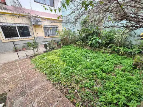 ALQUILER PH 3 AMBIENTES CON JARDIN Y GARAGE