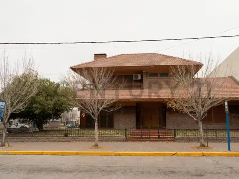 Casa Centrica en Venta General Roca