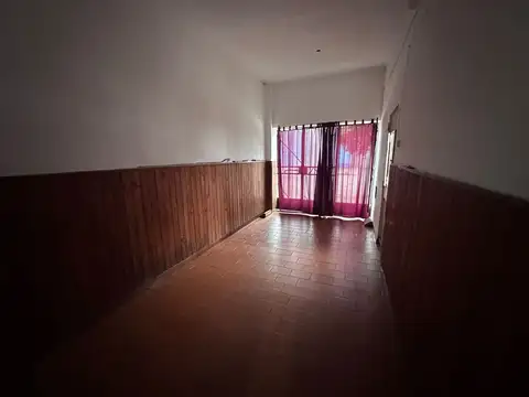 Casa 8 ambientes con 2 baños