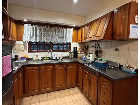 Casa en Venta con 3 cocheras