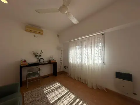 Venta - Casa de cuatro dormitorios con jardín, cochera y terraza en La Florida, Rosario