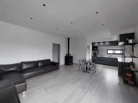 VENTA CASA 3 AMBIENTES BARRIO ESTILO DE CAMPO