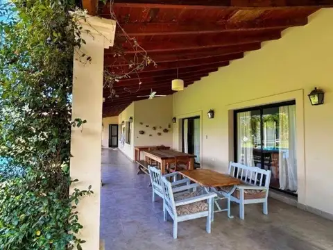 Casa en venta c/ cochera en San Lorenzo Chico
