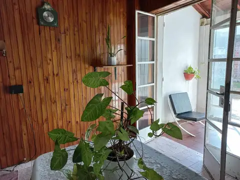 VENTA CASA 3 AMB.-TERRAZA-JARDIN-PARRILLA-COCHERA