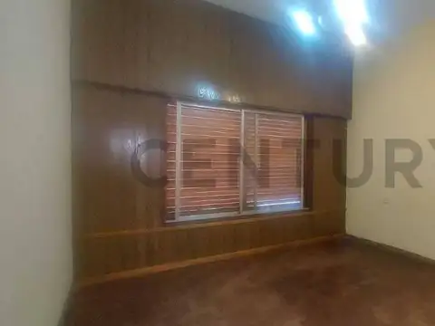 Casa en Alquiler con 2 cocheras