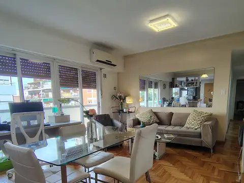 Piso de 3 ambientes- Refaccionado a nuevo- con baulera.