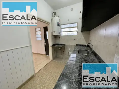 Casa en Alquiler con 1 cochera