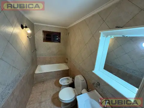 Casa 6 ambientes con 2 baños