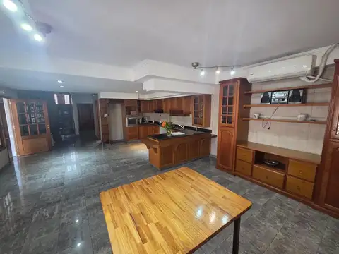 Casa en Venta con 4 cocheras