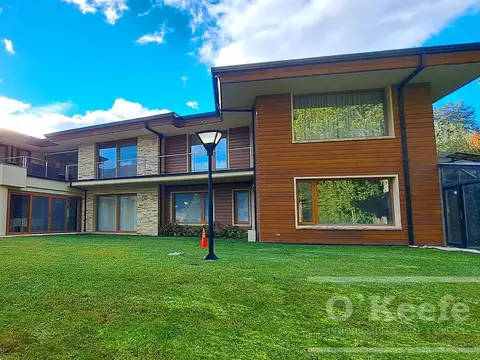 Casa en  venta 7 ambientes en Arelauquen Golf