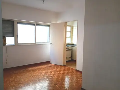 Esmeralda 800, Piso 8°