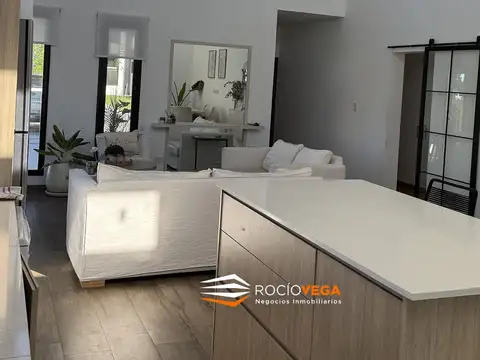 Casa 5 ambientes con 4 baños