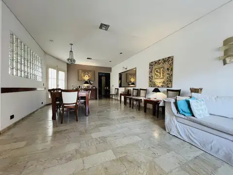 Casa 7 ambientes con 3 baños