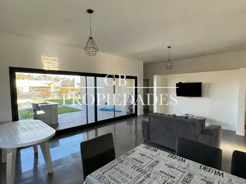 Casa en Venta con 2 cocheras