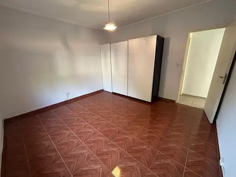 ALQUILER CASA 3 AMBIENTES CON JARDIN