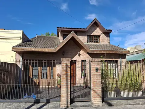 VENTA CASA 4 AMBIENTES EN VILLA ADELINA