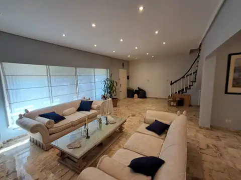 Casa en Alquiler de 4 dormitorios