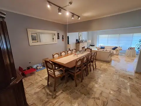 Casa 6 ambientes con 2 baños