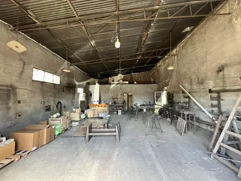 VENTA VILLA ELISA - Dos galpones con casa de un dormitorio en terreno de 1300 m²