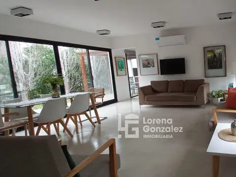 Casa en Alquiler con 1 cochera
