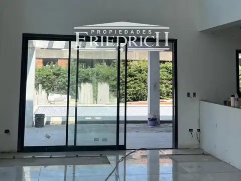 Casa 6 ambientes con 3 baños