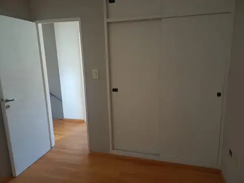 Depto Tipo Casa en Alquiler con 1 cocheras