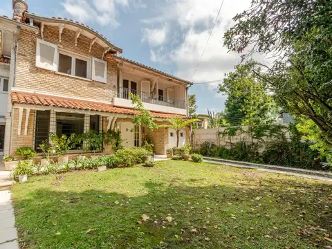 Cómoda casa sobre importante lote de 603m2 en venta ubicada en Acassuso.