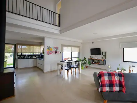 Casa 2 dormi c/ cochera y parque APTA BANCO