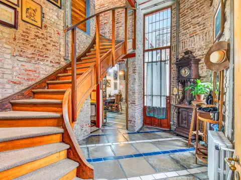 VENTA CASA EXCLUSIVA de 5 Amb, con pileta y patio, mas 3 Deptos de dos amb c/u, en Nuñez
