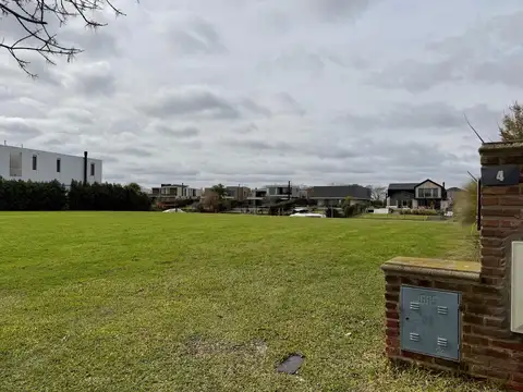 Terreno en Venta en Albanueva, USD 3.000.000