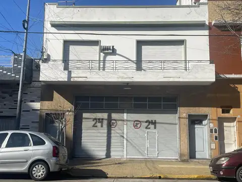 Casa con galpon y local