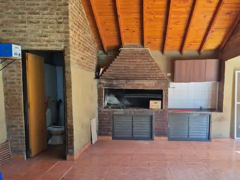 Quinta en Venta con 2 cocheras