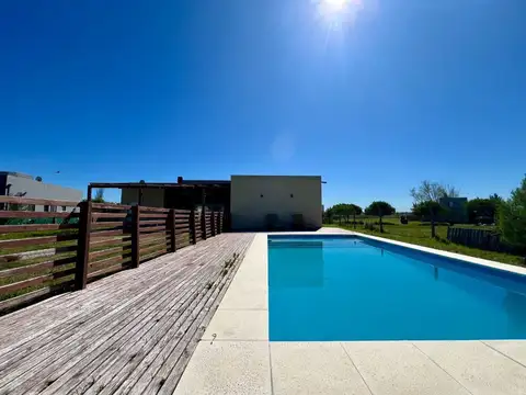 ALQUILER TEMPORARIO CASA 4 AMBIENTES CON PILETA